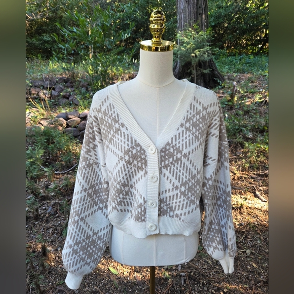 Hollister Sweaters - Hollister Large Beige and White Patterned Cardigan Sweater